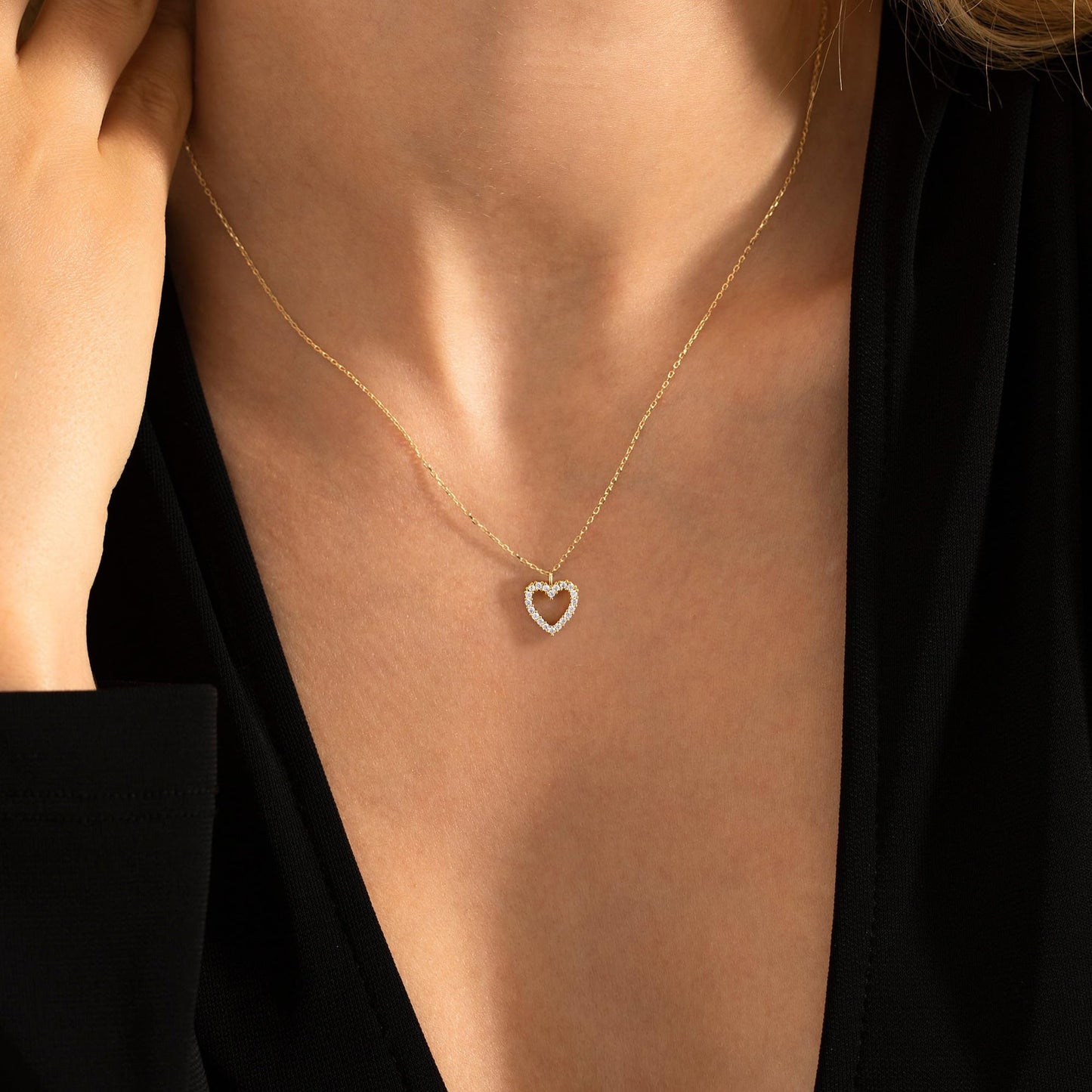 Dainty Gold Necklace for Women Girls Trendy - 14K Gold/Silver Plated Cute Heart Necklace for Women Handmade Heart Choker Necklace Tiny Heart Jewelry Gifts for Women Girls Teen Girls Stuff